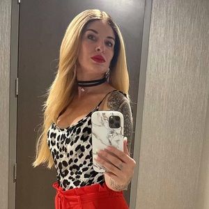 Outre Kamiyah wig in color DR4 Golden honey!